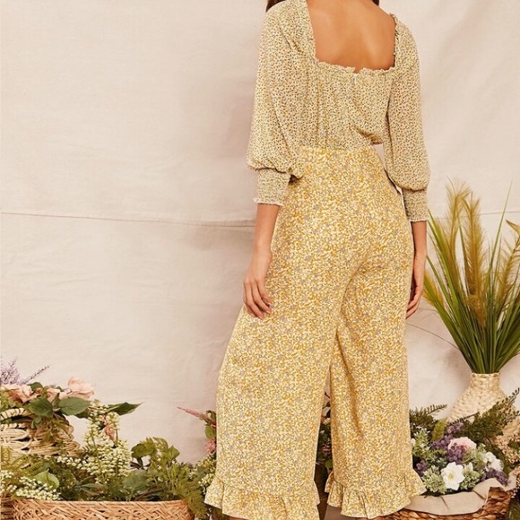 Multicolored Square Neckline Frilled Romper in size (L) Floral Summer Romper - Picture 3 of 7